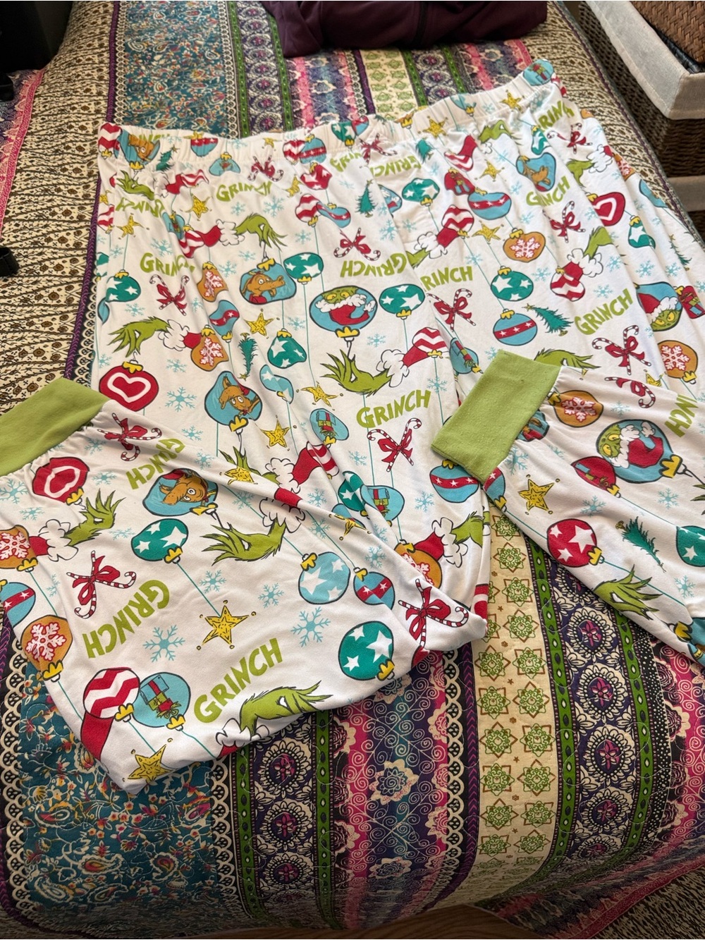 Grinch lounge pants